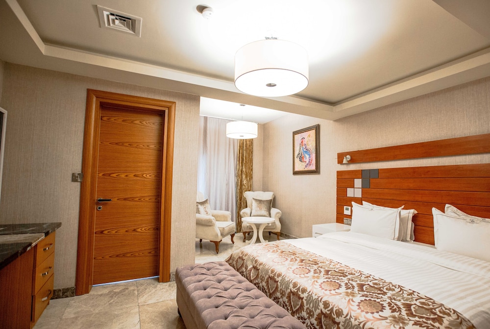Luxury Suite photo 2