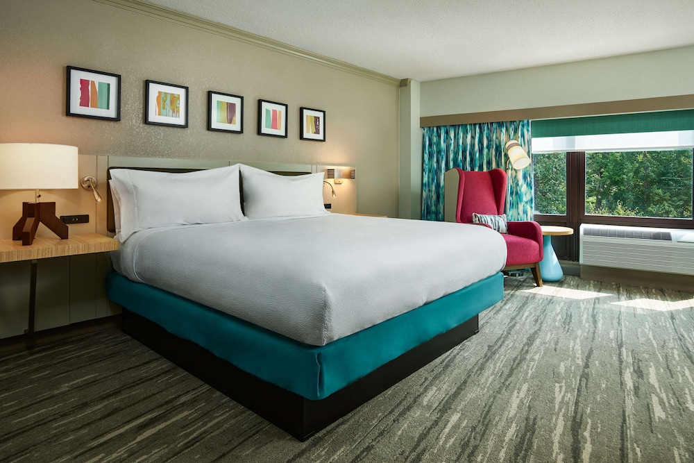 Room, 1 Bedroom, Accessible (Mobility & Hearing, Roll-in Shower) photo 3