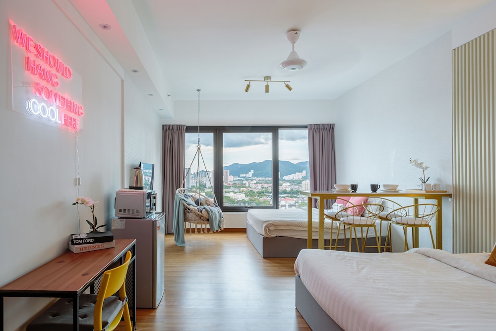 Romantic Studio Suite, City View