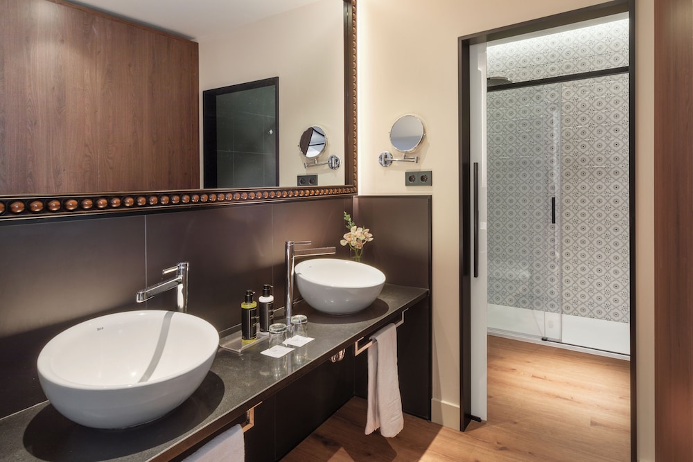 Premium Double or Twin Room (With Sofabed) photo 2