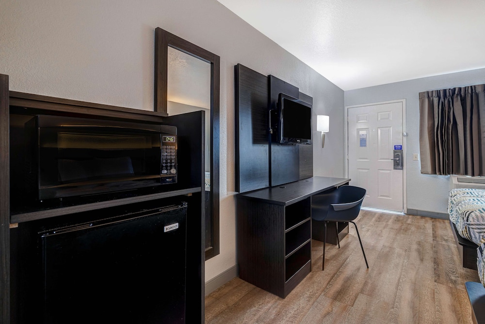 Standard Room, 2 Double Beds, Accessible, Non Smoking photo 3