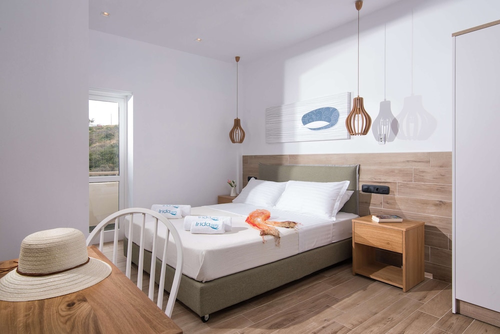 Superior Guest Room Annex with Garden and Side Sea View