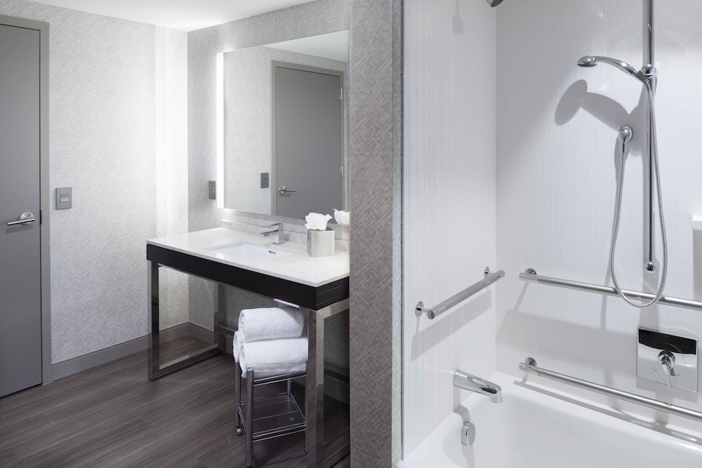 Suite, 1 Bedroom (Hearing Accessible)