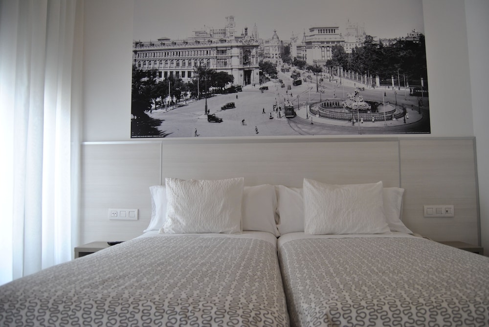 Superior Double Room (Exterior) thumbnail 6