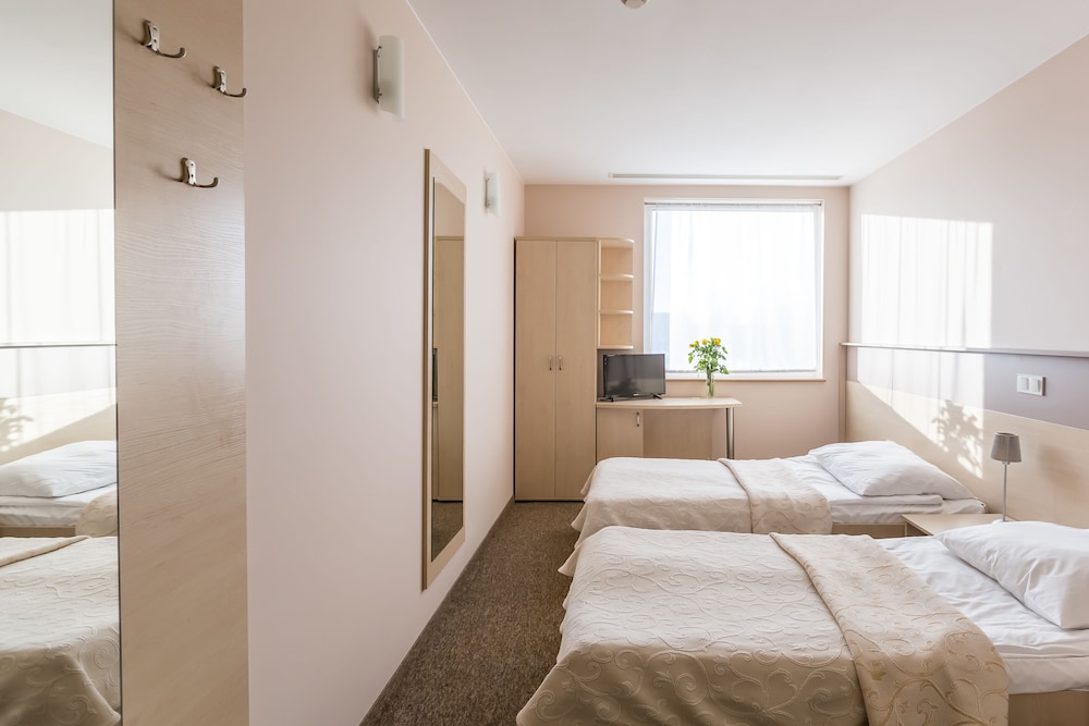 Basic Twin Room, 2 Twin Beds, Non Smoking - Photo 1