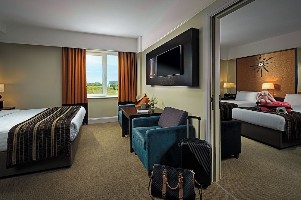 Family Room, 2 Bedrooms, Connecting Rooms