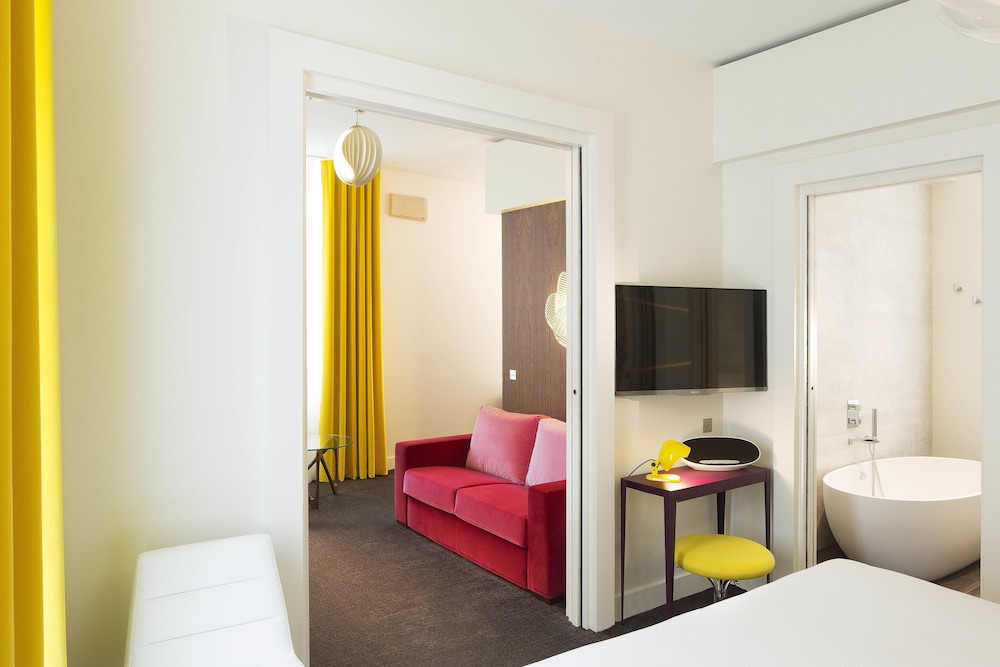 Two Adjacent Rooms thumbnail 6