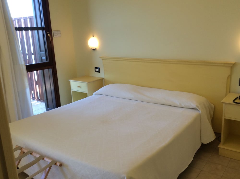 Standard Double Room, Balcony, Sea Facing photo 2