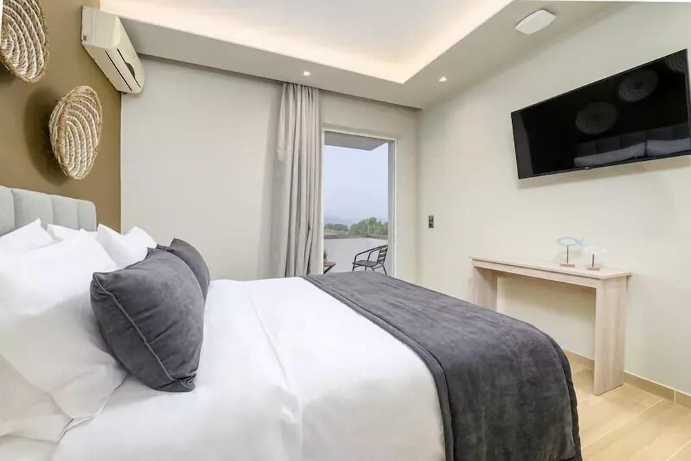 Deluxe Double Room with Sea View photo 3