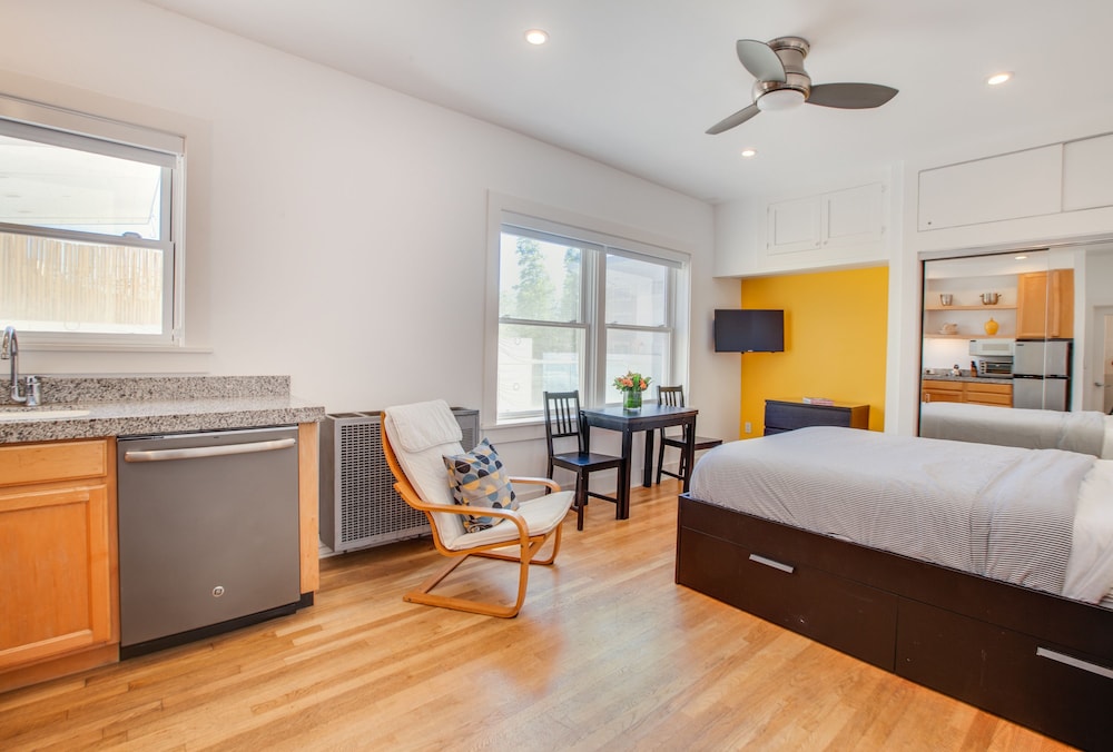 Studio Suite, Street View