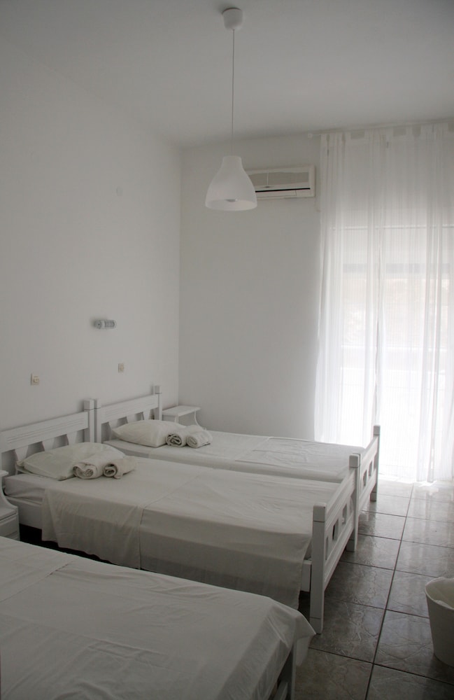 Economy Triple Room