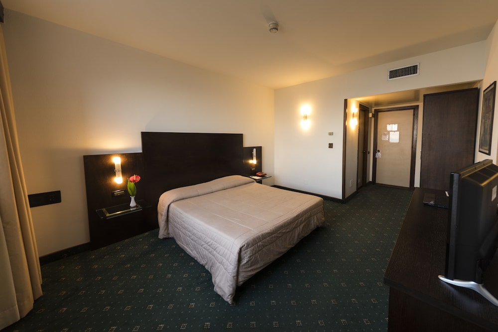 Standard Room - Photo 1