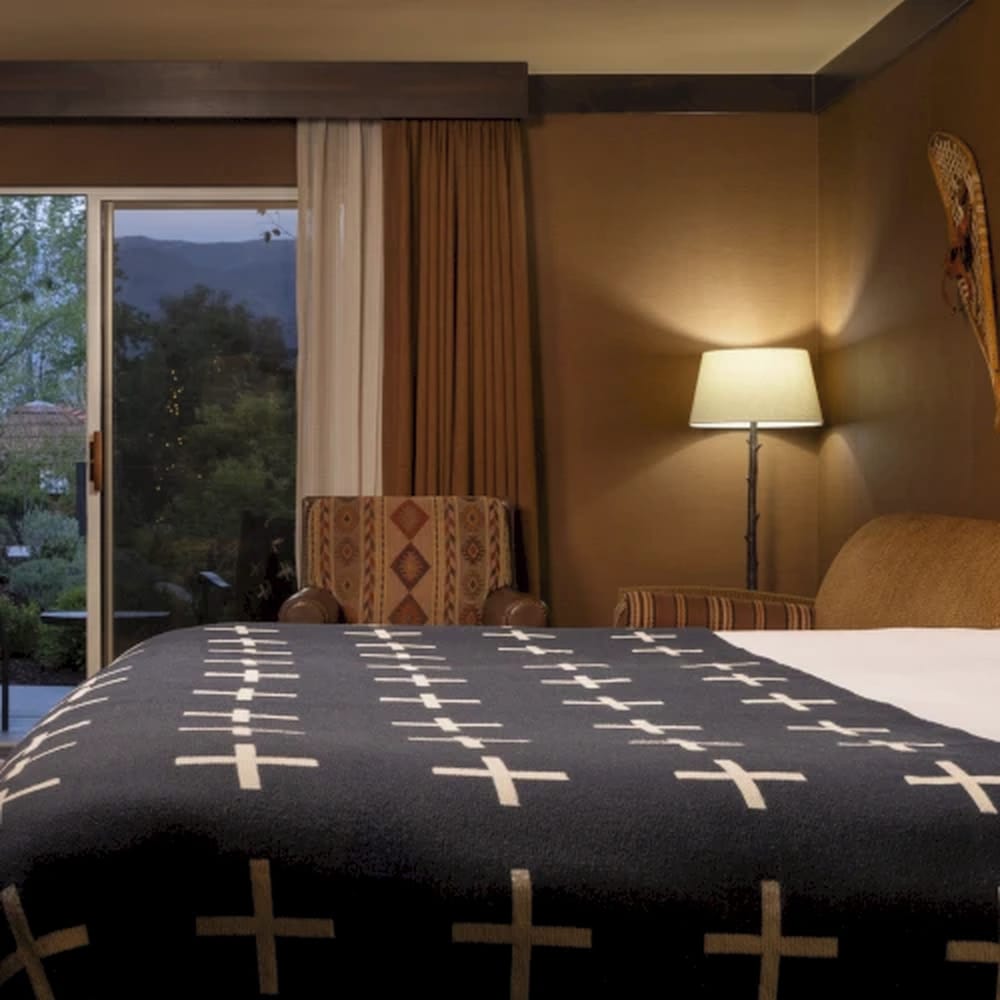 Room (King Creekside with Sleeper Sofa) photo 2