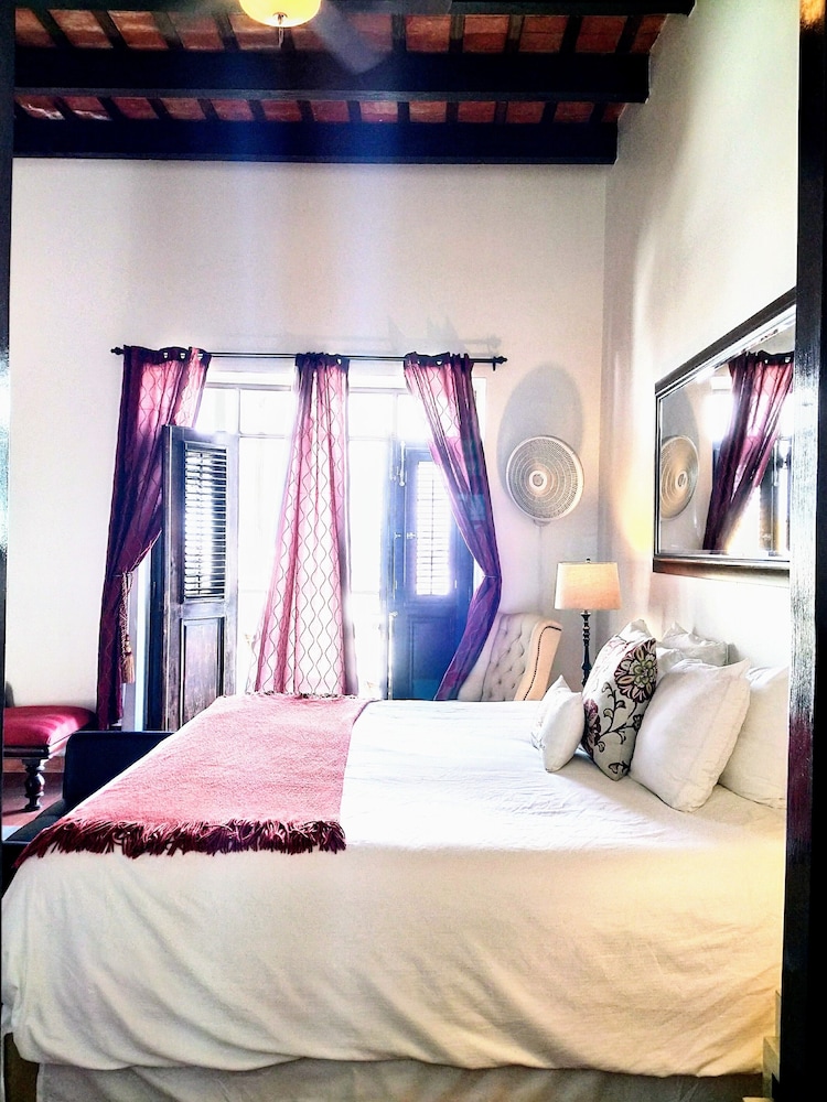Deluxe Balcony Suites - Photo 7