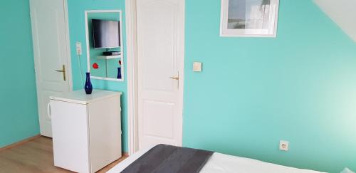 Triple Room with Bathroom photo 1