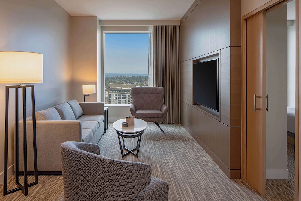 Suite (Regency) - Photo 1