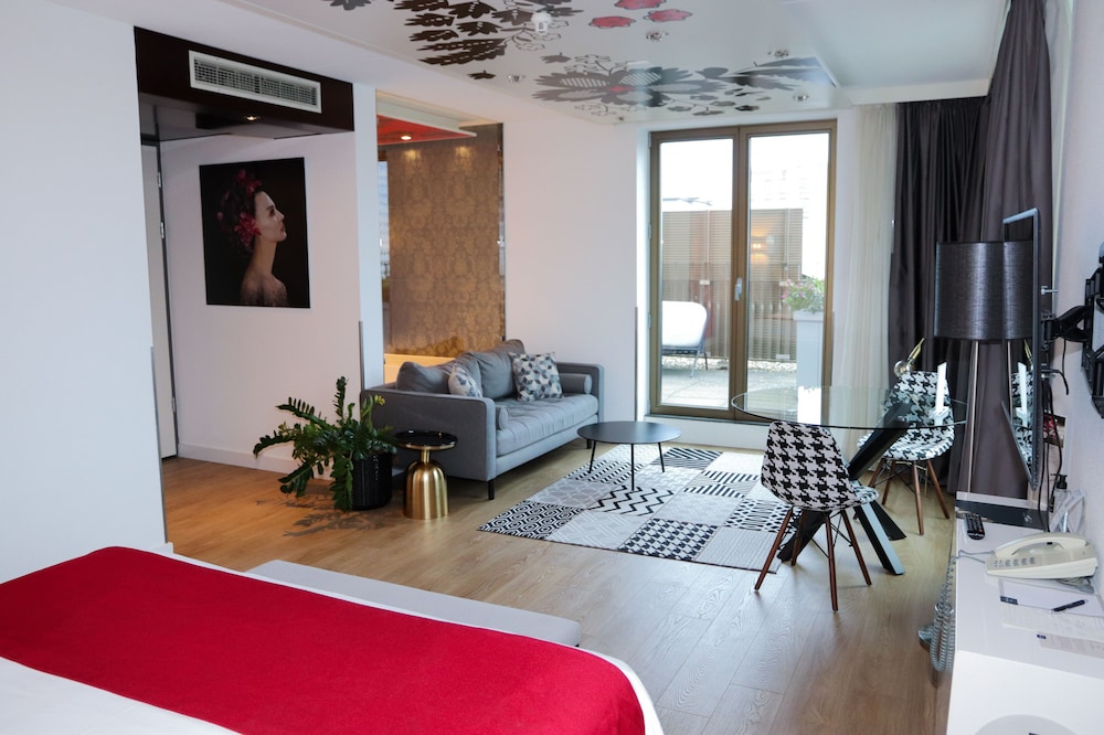 Deluxe Suite, 1 King Bed photo 3
