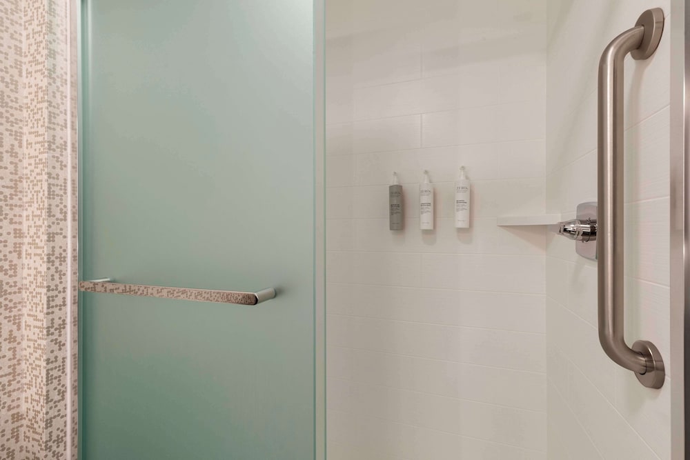 Suite, 2 Queen Beds, Accessible, Bathtub (Mobility & Hearing) - Photo 5