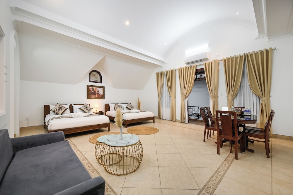 Deluxe Double or Twin Room, Balcony