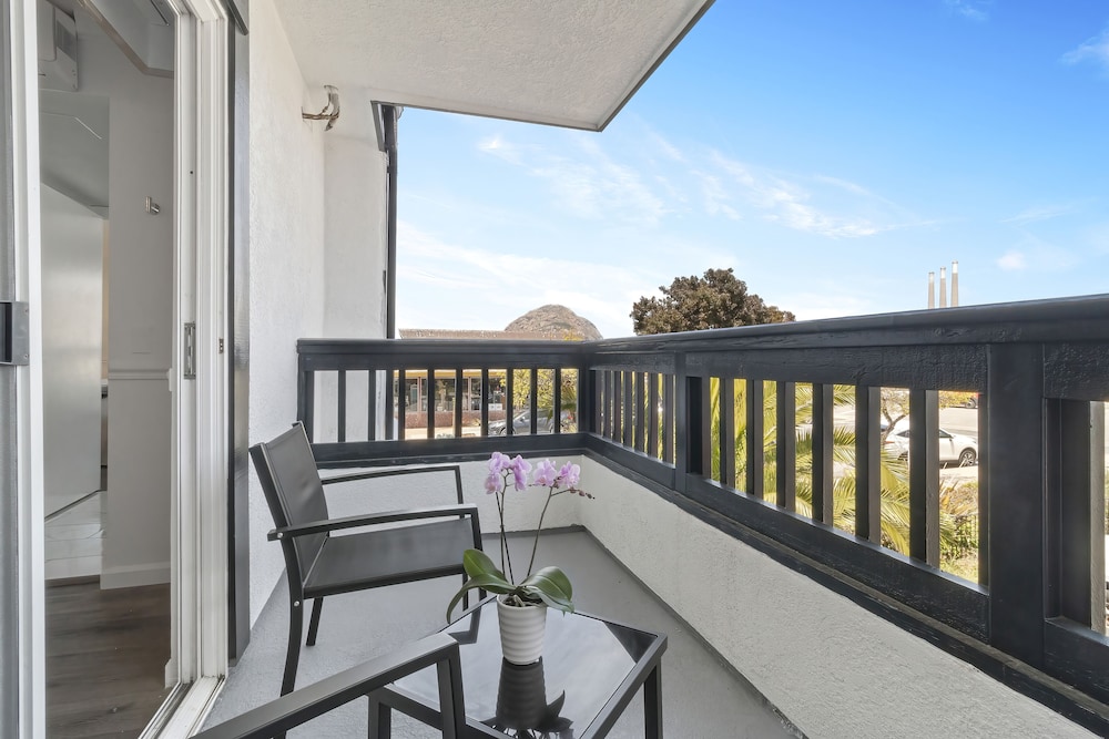 Suite, 1 King Bed, Balcony (King) - Photo 4