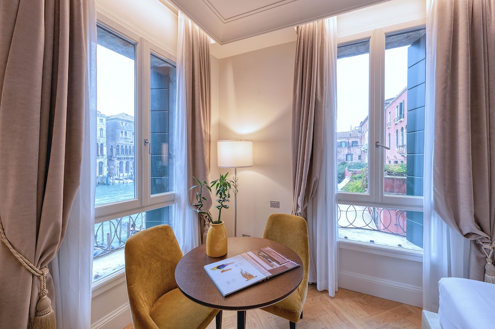 Junior Suite Gran Canal thumbnail 6