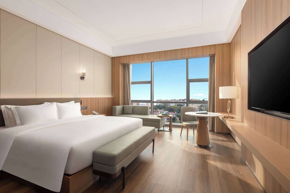 Room, 1 King Bed, Smoking (Executive Floor) photo 1
