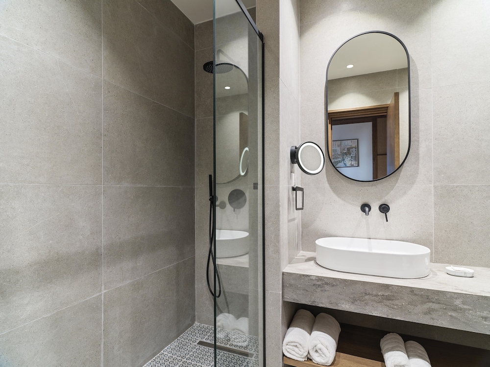 Executive Suite, Hot Tub, Executive Level