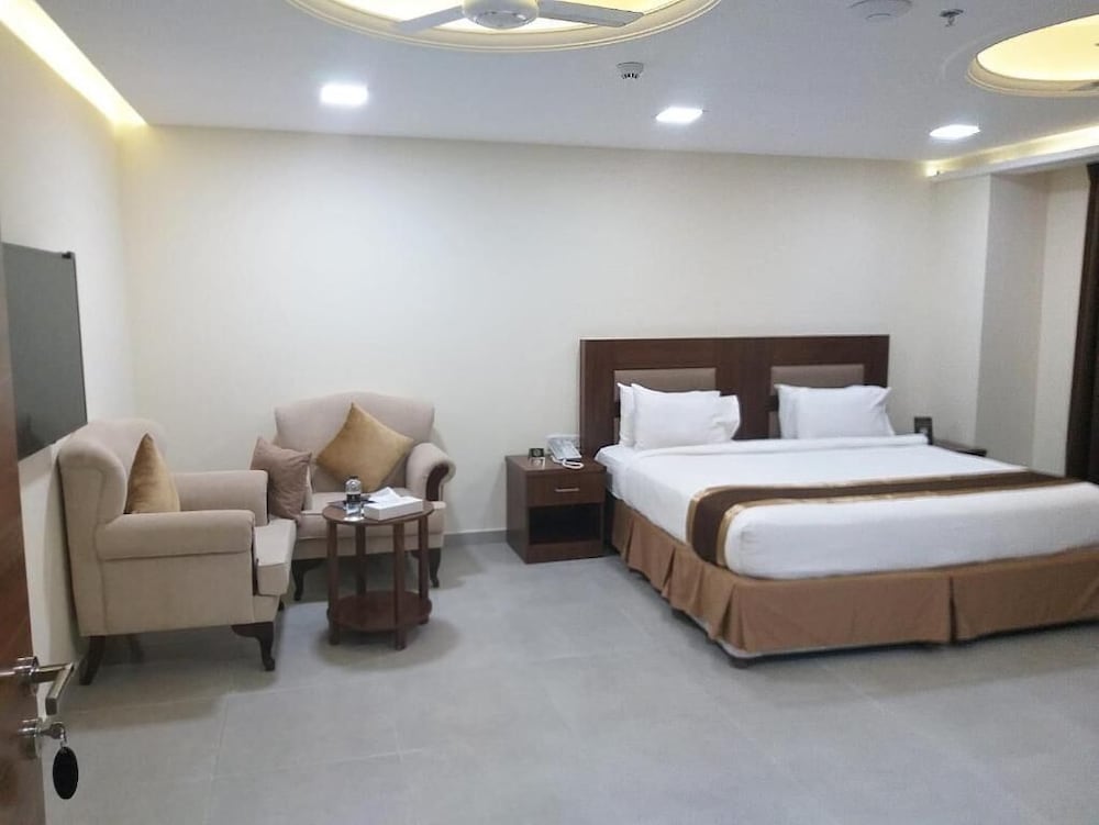 Deluxe Room - Photo 1