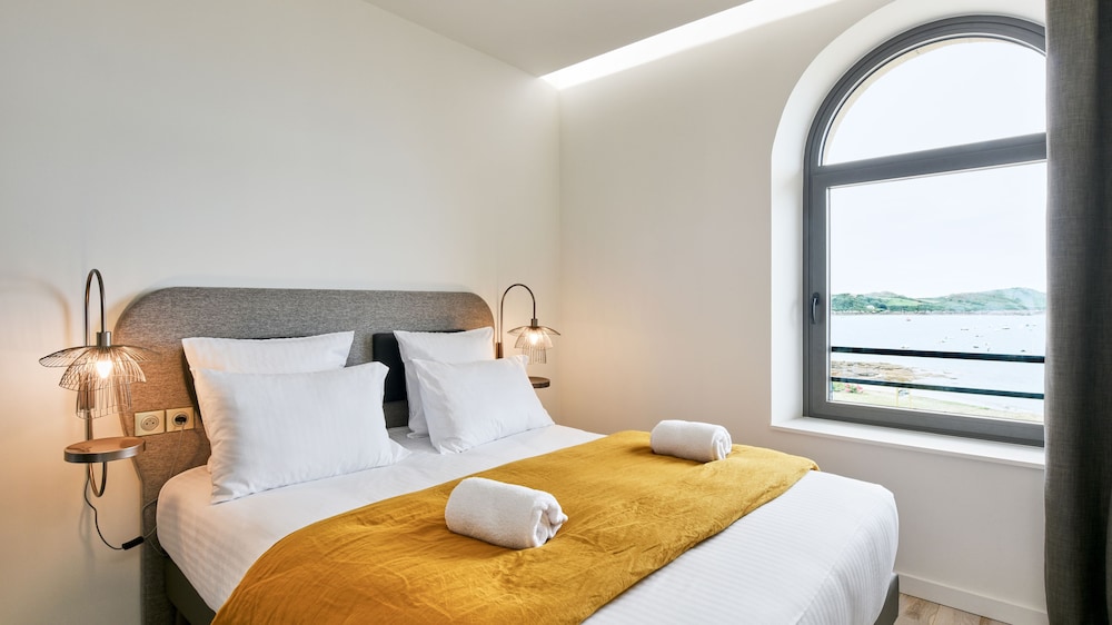 Comfort Double Room, 1 Queen Bed, Non Smoking, Sea Facing (Ile Molene) photo 3