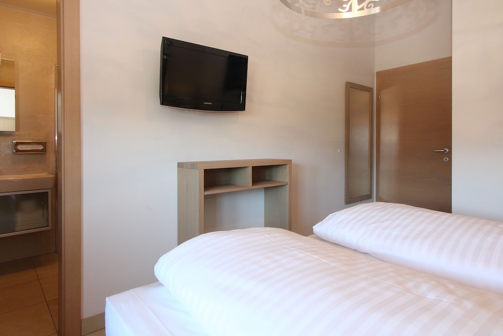Superior Apartment, 2 Bedrooms, Balcony, Mountain View (Incl. 163 Eur Cleaning Fee) photo 2
