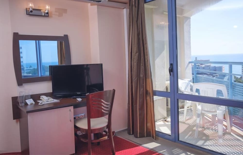 Deluxe Studio, Balcony, Sea View photo 1