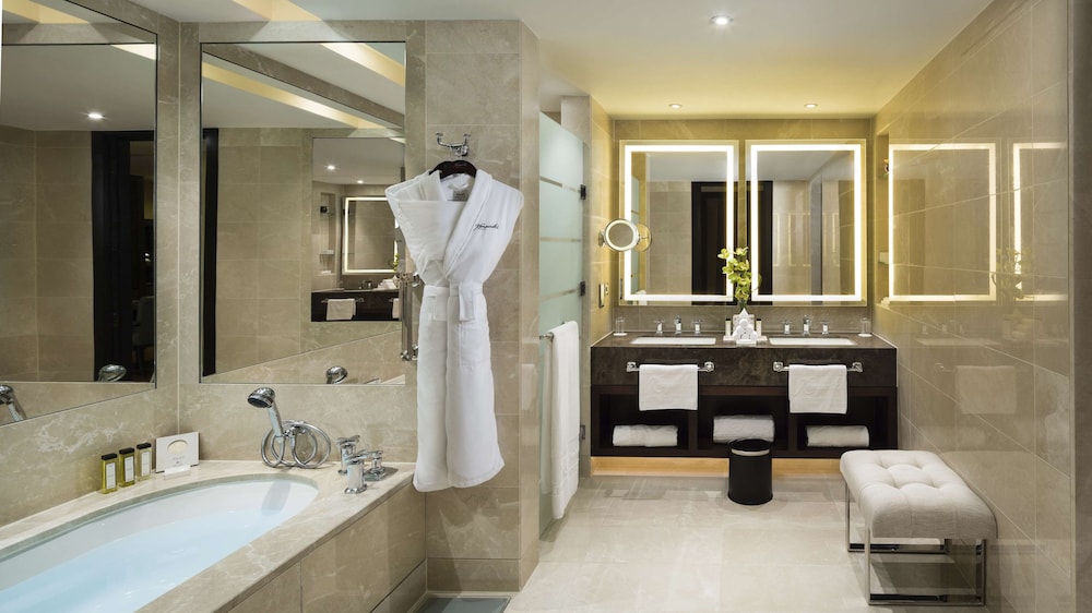 Diplomatic Suite - Access to Snow Park in Ski Dubai for 2, Private Butler, Lounge Access thumbnail 6