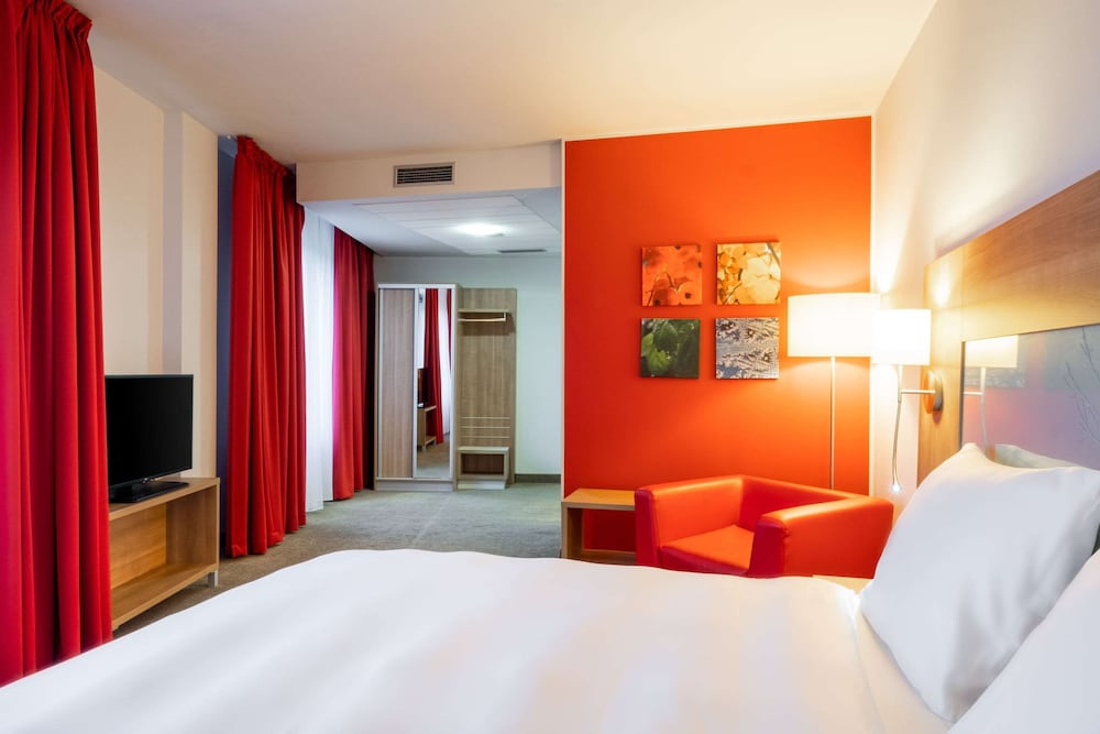 Room, 1 King Bed, Non Smoking (Efficiency) - Photo 2