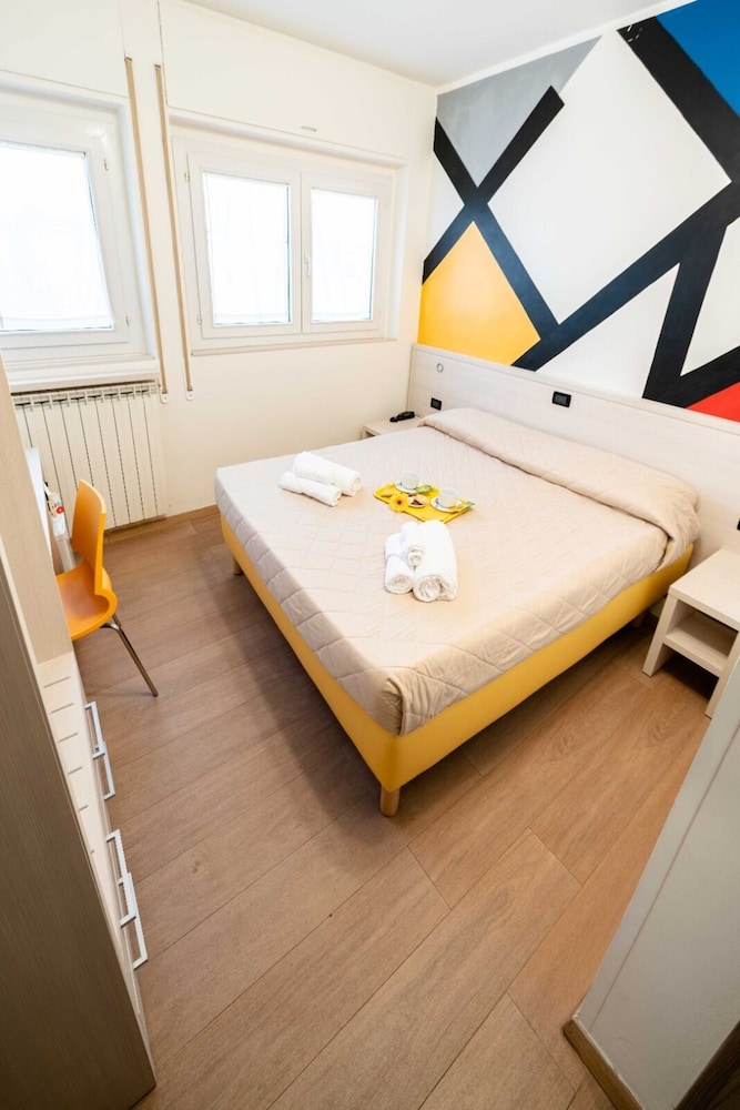 Classic Double Room, 1 Queen Bed - Photo 4
