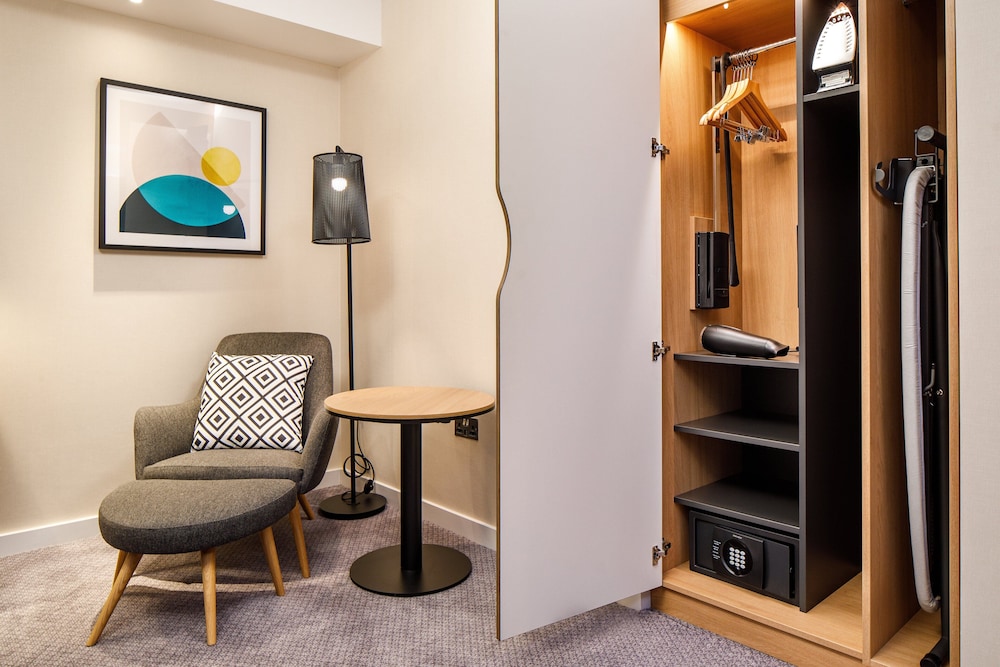 Premium Room, 1 Queen Bed - Photo 4