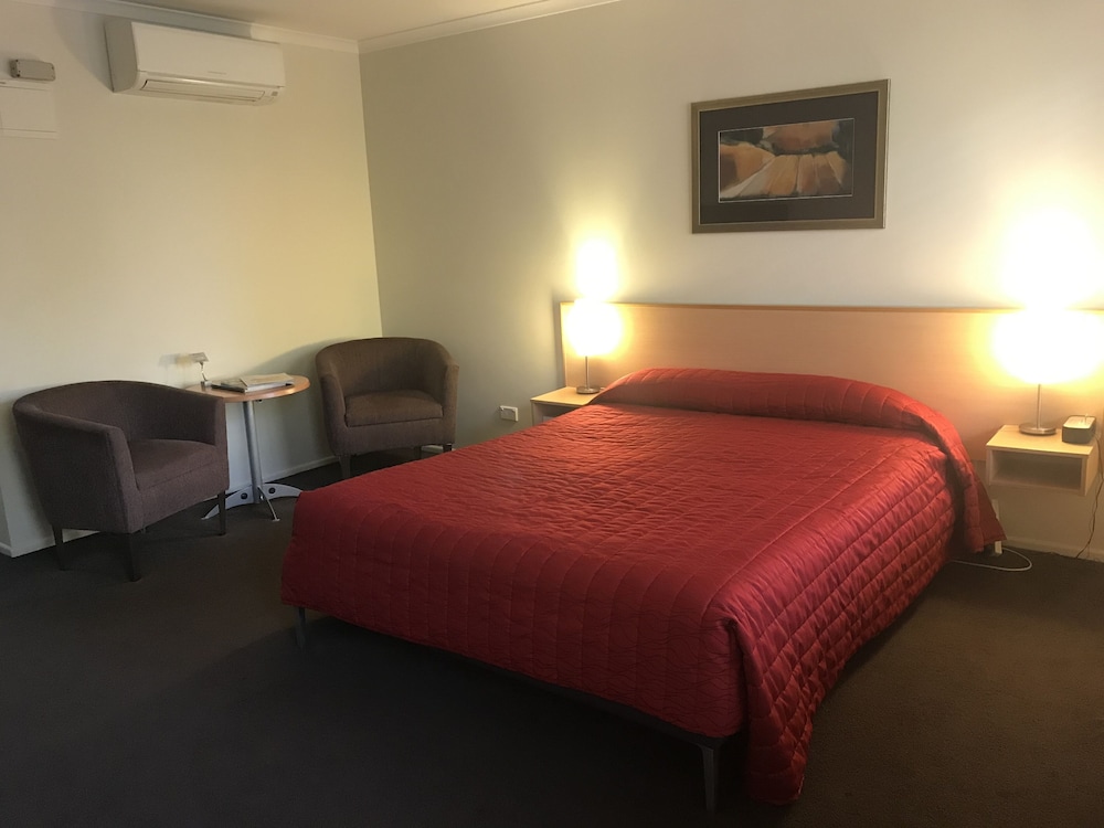 Deluxe Studio with Spa Bath photo 1
