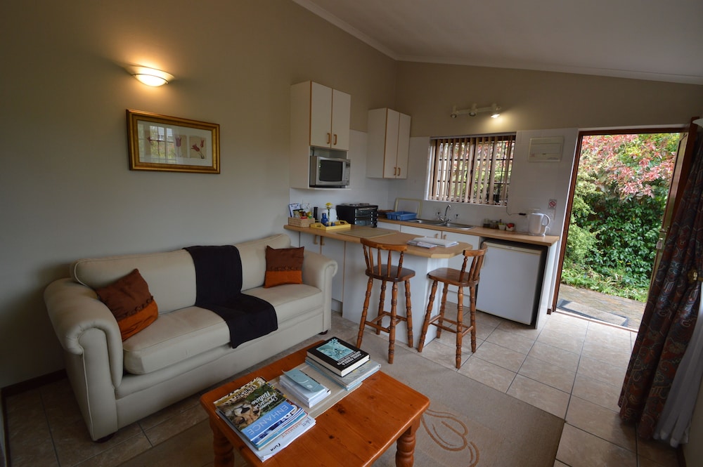 Cottage (Finch cottage + self catering) photo 3