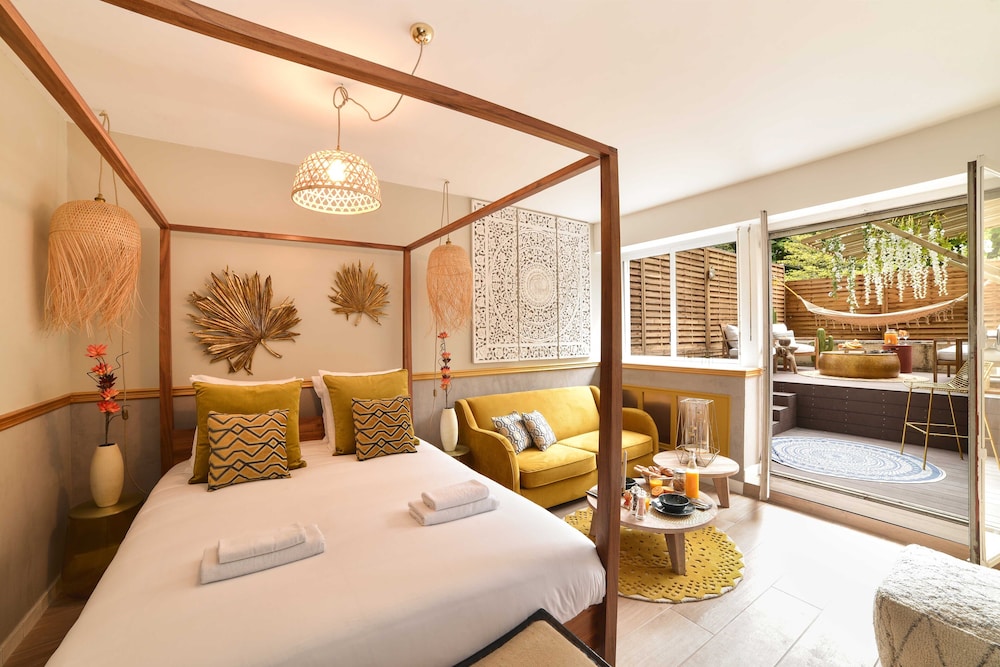 Honeymoon Apartment, Ensuite