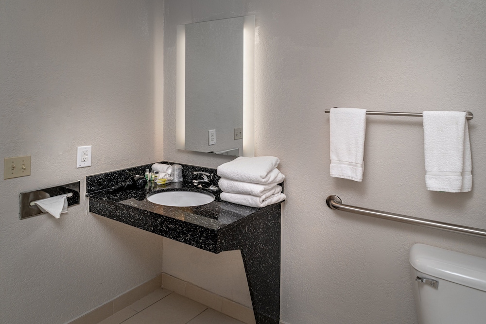 Standard Room, 2 Queen Beds, Accessible (Communications, Accessible Tub) - Photo 5