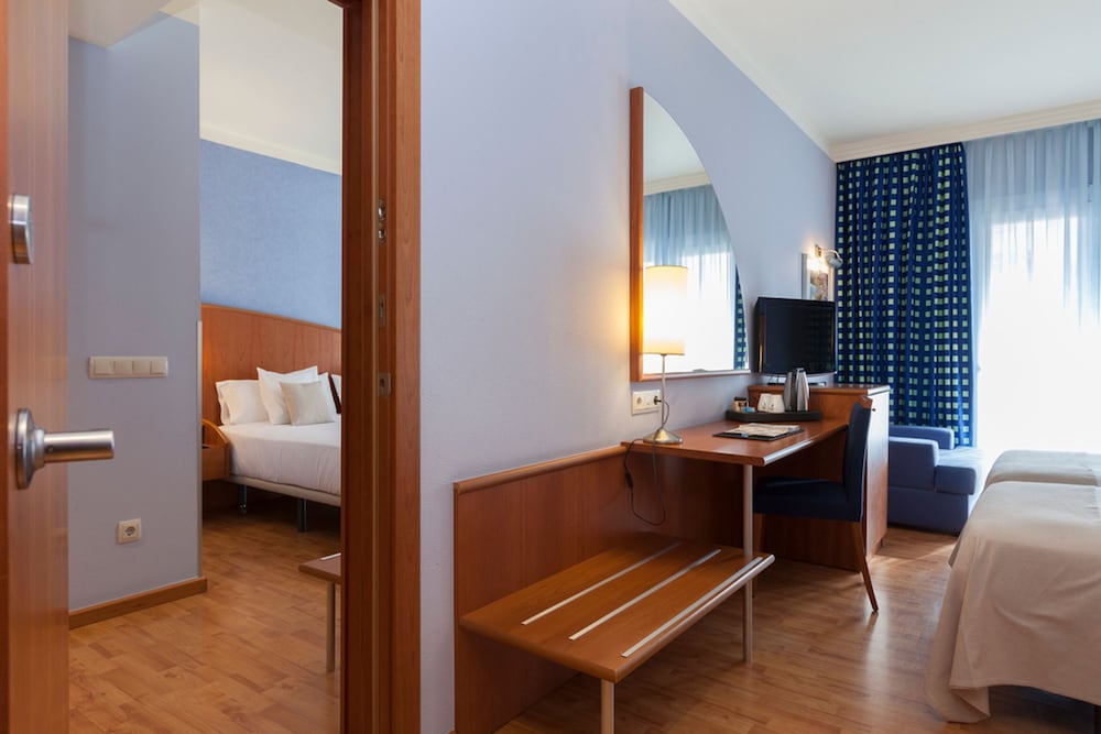Family Quadruple Room, 2 Bedrooms, Private Bathroom photo 3
