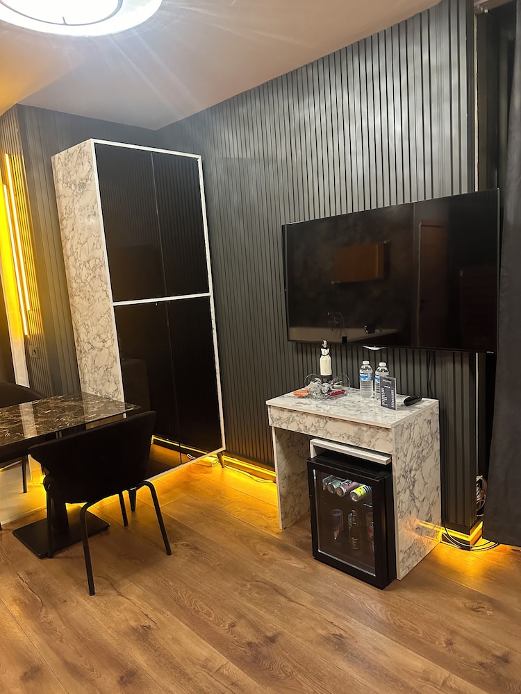 Luxury Suite photo 1