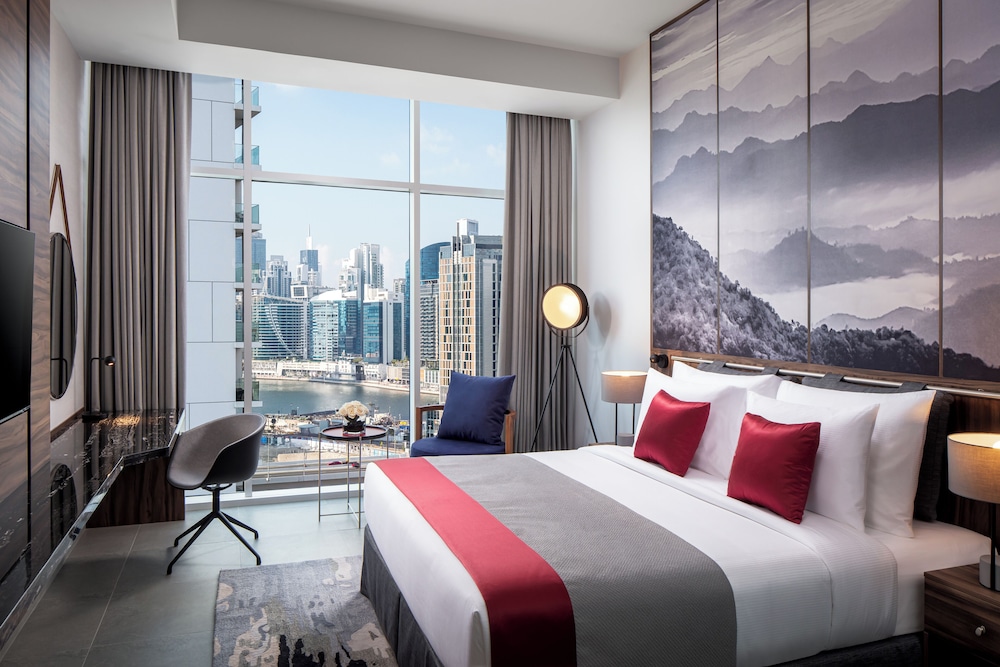 Deluxe Room, 1 King Bed, Mobility Accessible photo 2