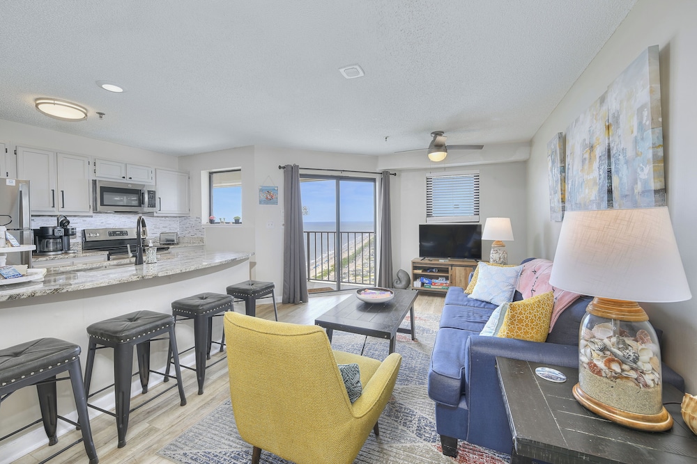 Condo, 2 Bedrooms, Balcony, Ocean View (Renaissance Tower 2110)
