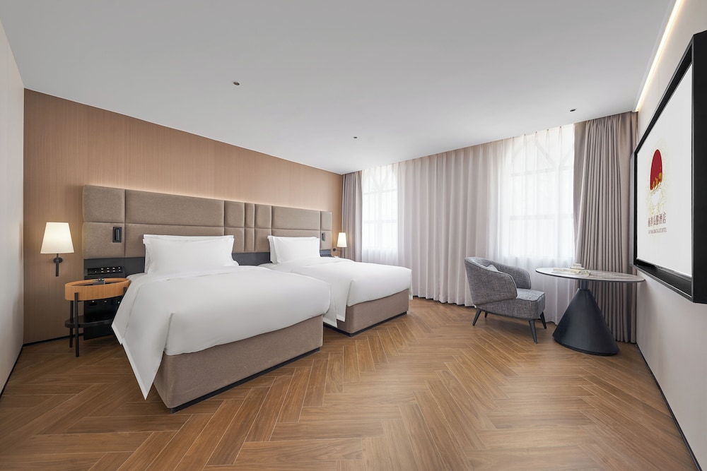 Mansion Twin Beds Room - Photo 1