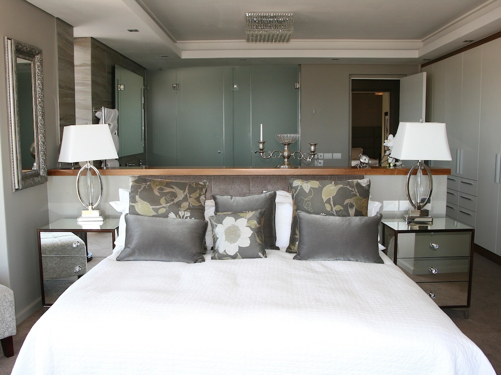 Three-Bedroom Exclusive Penthouse - Photo 22