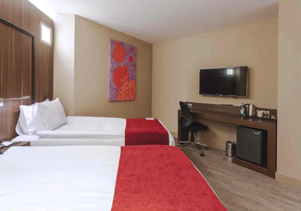 Standard Room, 1 King Bed, Non Smoking, City View