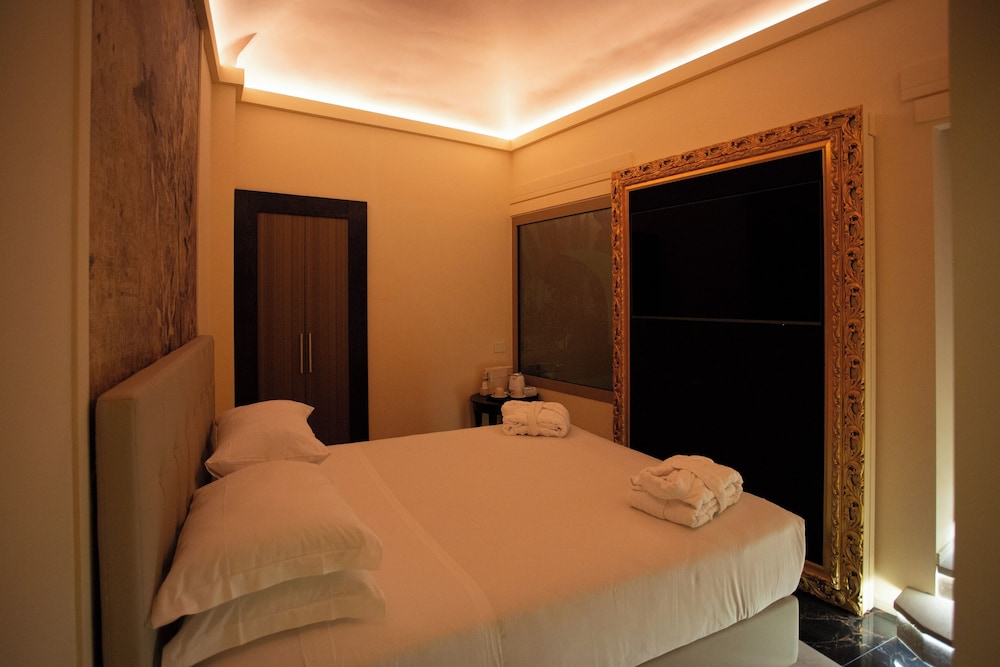 Romantic Studio Suite, Private Pool photo 3