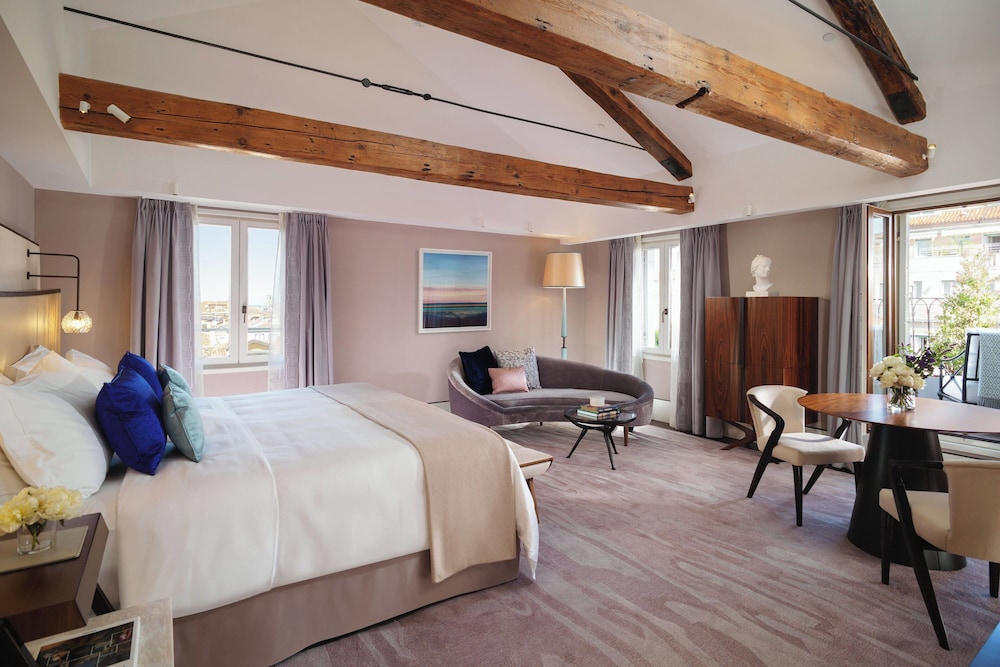 Camera Grand, 1 letto king, terrazzo, vista canale