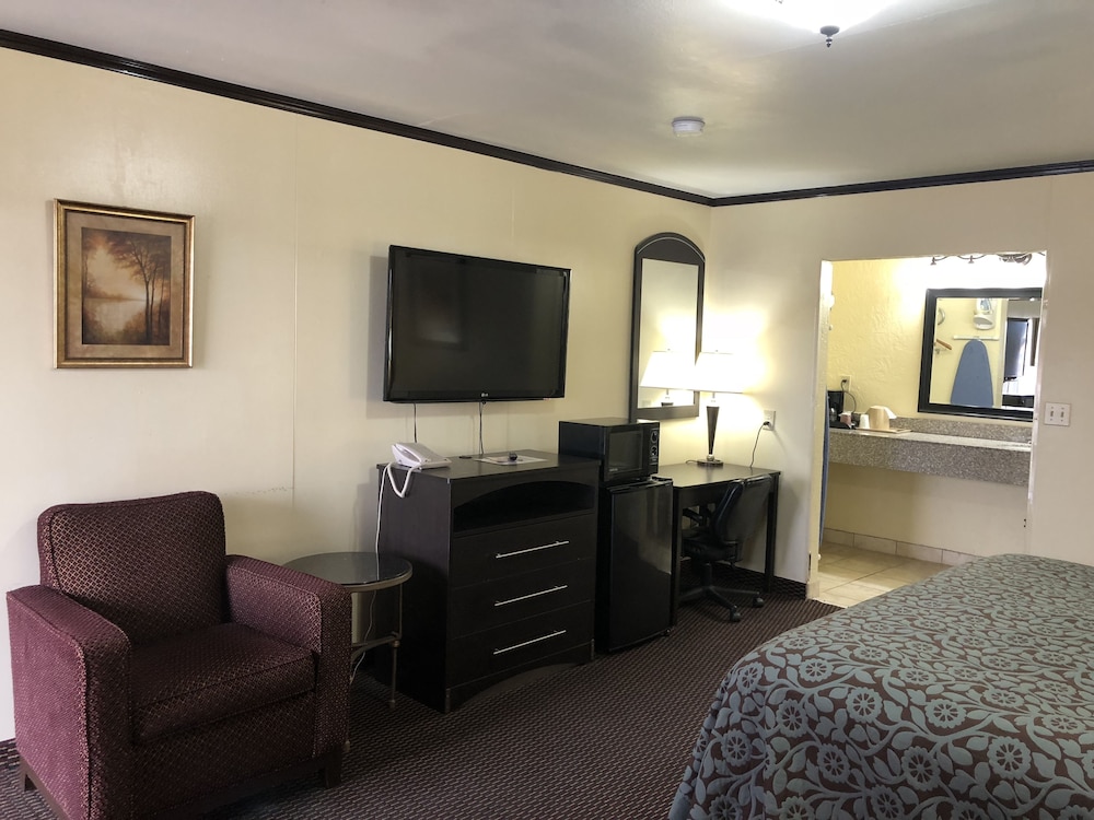 Standard Room, 1 King Bed photo 2