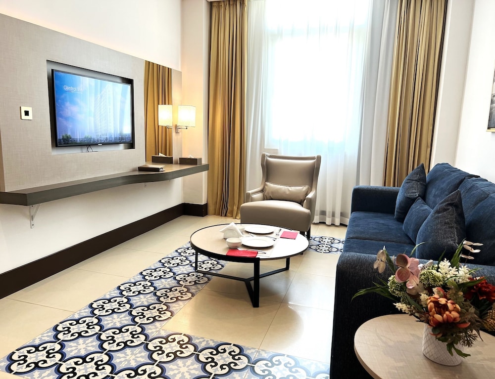 Suite - Photo 11